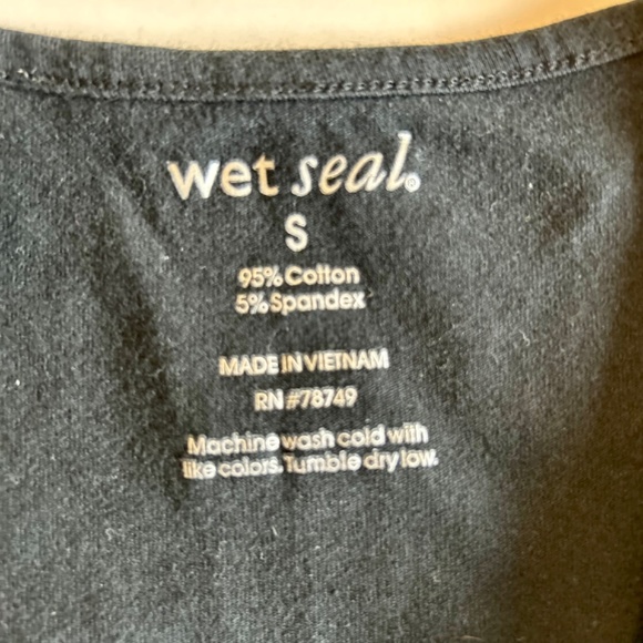 Wet Seal Black Scoop Neck Short Sleeve Stretch Knit Cropped Crop Top Shirt Sz S - Picture 3 of 5